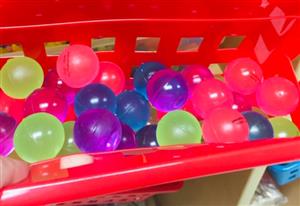 bouncy balls 